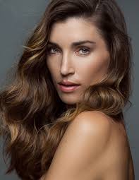 Annalaina Marks's Instagram, Twitter & Facebook