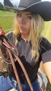 My Spirit 🥹🥰 --------, https://amzn.to/45d04D3 #cowgirlstyle  #lopinonataco #donttrythisathome #libertyhorse #buckskinhorse #horsemanship  #liberty #horseoftiktok #libertyhorsemanship