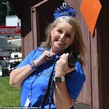 Amateur photographer searches for couple she snapped 10 years ago