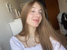 Andrea Collado's Instagram, Twitter & Facebook