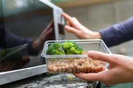 Uova e frittate al microonde. Contenitori In Plastica Nel Forno A Microonde Si O No Vivere Piu Sani