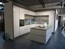 Rempp Musterkuche Rempp Elba Roca L Kuche Mit Insel Ausstellungskuche In Wildberg Von Rempp Kuchen Gmbh In 2020 L Kuchen Kuche Mit Insel Musterkuchen