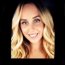 Amanda Counts's Instagram, Twitter & Facebook