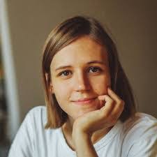 Iris Prescott's Instagram, Twitter & Facebook