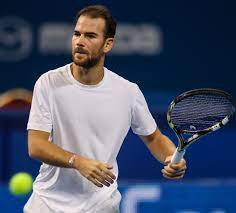 Serena falls, retires with injury. Adrian Mannarino Sofia Open