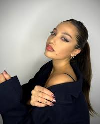 Lucia Gill's Instagram, Twitter & Facebook