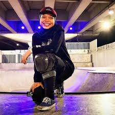 Following her modelling career, bcl was scouted at a mall and she quickly got her first part in a tv series, tujuh tanda cinta (seven signs of love). Boardriding Nyimas Bunga Cinta