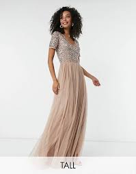 Asos design ha una vasta gamma di stili perfetti per te, dalle lunghezze mini e midi ai pizzi e quadretti, mentre asos edition è la soluzione giusta per le cerimonie. Vestiti Cerimonia Vestiti Cerimonia Lunghi Corti Asos