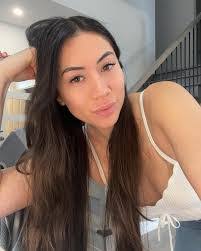 Julie Engle's Instagram, Twitter & Facebook