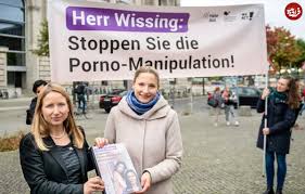 ماجرای سوءاستفاده از زنان که باید بدانید