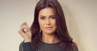 أثارت الفنانة المصرية، يسرا اللوزي، ضجة على مواقع التواصل الاجتماعي، بسبب تقليدها لحركة الفنان محمد رمضان الشهيرة نمبر ون. ÙŠØ³Ø±Ø§ Ø§Ù„Ù„ÙˆØ²ÙŠ Ø¨Ø¯Ø£Øª Ù…Ø´ÙˆØ§Ø±Ù‡Ø§ Ø§Ù„ÙÙ†ÙŠ Ù…Ù† Ø¹Ù„Ù‰ Ø§Ù„Ù…Ø³Ø±Ø­ ØªØ²Ùˆ Ø¬Øª Ø¨Ø¹Ù…Ø± ØµØºÙŠØ± ÙˆØ¹Ø§Ù†Øª Ø¨Ø³Ø¨Ø¨ Ù…Ø±Ø¶ Ø¥Ø¨Ù†ØªÙ‡Ø§