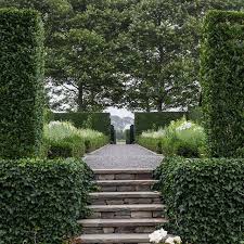 In The Hamptons Landscape Architect Quincyhammond Re Interpreted English Cottage Garden Vernacular For T English Cottage Garden Hampton Garden Cottage Garden