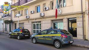 Banca agricola popolare di ragusa agenzia n. Blitz Della Finanza Nella Banca Agricola Di Ragusa Acquisiti Documenti Giornale Di Sicilia