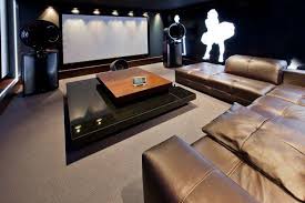 Besucht uns in unserem heimkino geschäft berlin kino im wohnzimmer adlergestell 777 12527 berlin köpenick für fragen oder terminvereinbarungen: Beamer Im Wohnzimmer Integrieren Ideen Fur Einzigartiges Kinoerlebnis Decor Ideas For You 2018 Heimkino Kleines Wohnzimmer Einrichten Wohnzimmer Licht