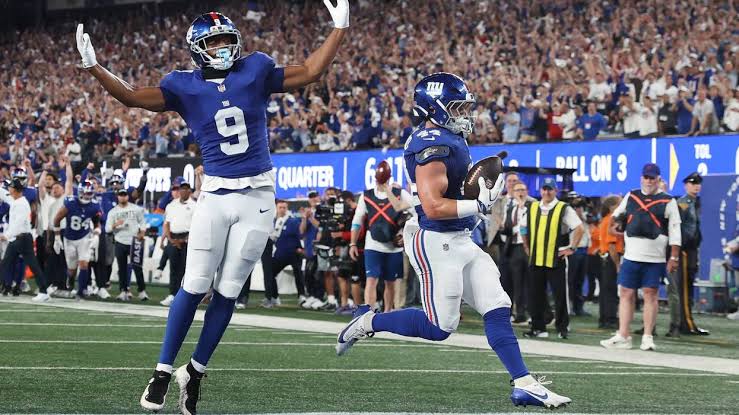 New York Giants TE Isaiah Likely (9) celebrates as RB Cam Skattebo (44) runs the ball into the endzone versus the Dallas Cowboys