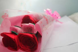 Pertama kita buat pola bunga yang diinginkan pada kertas menggunakan spidol. Cara Membuat Bunga Dari Kain Flanel Yang Mudah Dan Lengkap