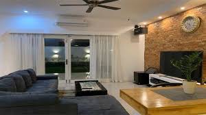 Silahkan pilih sofa dengan cover warna yang setengah terang. Ruang Tengah Plong Dan Simpel Dengan Interior Rumah Konsep Modern Tribun Pekanbaru