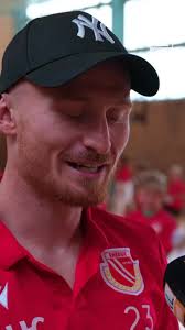 Da kamen Erinnerungen hoch🤩🔴⚪ FCE-Kicker Maximilian Krauß besuchte in  dieser Woche die Kids beim eG Wohnen Fußballferiencamp. #fce  #energiecottbus #energie #rotweiss #cottbus #lausitz #niederlausitz ...
