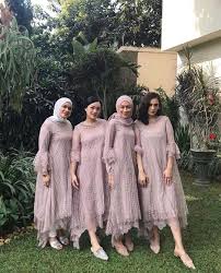 Kebaya dan dress brokat modern terbaru 2020 cantik mewah dan elegan dipakai saat kondangan acara pernikahan by balqis. Pin Oleh C Di Kebaya Pakaian Wanita Bunga Pakaian Pesta Pakaian Pernikahan