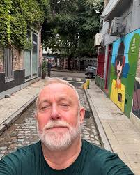 Somos muchas almas viejas esperando...