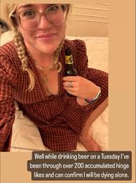 Hannah Salmon (@TheHannahV)