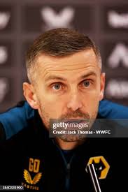 12 Photos & High Res Pictures