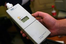 Acest lucru este diferit însă de la o persoană la alta şi depinde de greutate, vârstă şi sex. AtenÈ›ie È™oferi In Cat Timp Iese Alcoolul Din Sange È™i Alcoolemia Ajunge La 0 Cyd Ro