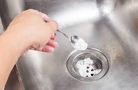 5 Astuces Imbattables Pour Faire Briller Votre Evier En Inox Produit De Nettoyage Faits Maison Baignoire Bouchee Desodorisant Naturel