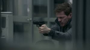 When a body is found on the bridge between denmark and sweden, right on the border, danish inspector martin rohde and swedish saga norén have to share jurisdiction and work together to find the killer. Serie Bron Broen Saison 4 2018 Shangols
