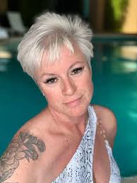 Can you photoshop people out of this photo?