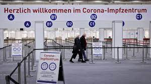 Trotz bundesweiter aufhebung der impfreihenfolge hatten einige anfang vergangener woche hatte die stadt 50.000 neue termine für das zentrale impfzentrum in den messehallen freigeschaltet. Impfzentrum In Den Hamburger Messehallen Nimmt Betrieb Auf Ndr De Nachrichten Hamburg