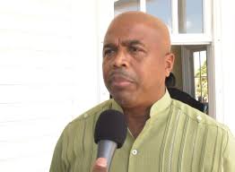 Former councillors defend embattled ex-mayor