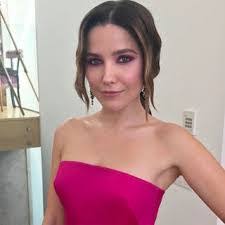 Karla Welsh's Instagram, Twitter & Facebook