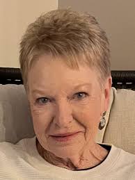 Lana Bernard's Instagram, Twitter & Facebook