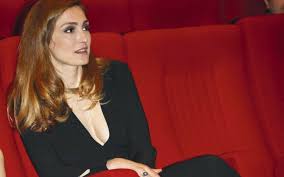 Relationship short statistics of julie gayet. Ryhq4tylagzk5m