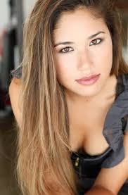 Kara Holtz's Instagram, Twitter & Facebook