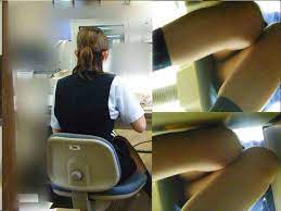 机 の 下 盗撮 ❤️ Best adult photos at doai.tv