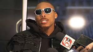 Anthony Barr Holds Holiday Party Fundraiser for Single Mothers