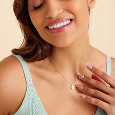 Collar de cruz de nácar, collar relleno de oro, joyería de cruz pequeña,  regalo de primera comunión, joyería religiosa, regalo para la madre