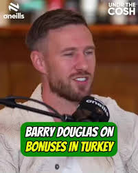 Konyaspor'un eski oyuncusu Barry Douglas: "Galatasaray ile berabere  kalmıştık. Sanki kazanmışız gibi, Başkan gelip bonus dağıttı. Paranın  nerden geldiği bilmiyordum ama mutluydum."