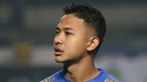 Gian zola harus merasakan dikacangin atau tak mendapat perhatian sedikit pun dari ghea youbi. Alasan Gian Zola Hengkang Dari Persib Jarang Main Kumparan Com