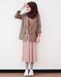Seiring perkembangan zaman yang terus melaju, perkembangan industri mode, tak terkecuali tren berhijab, kian maju. Inspirasi Fashion Style Hijab Untuk Kuliah Bagi Mahasiswi Muslimah Blog Unik