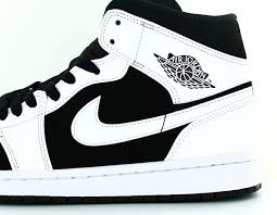 Maybe you would like to learn more about one of these? Jordan Air 1 Mid Blanc Noir 554724 113