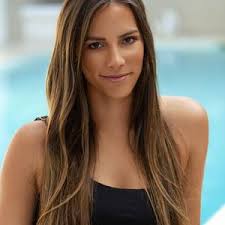 Candice Bacon (@candice.bacon)