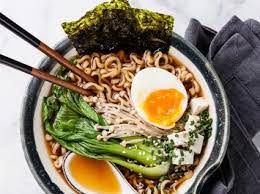 In a bowl whisk together the tahini, chashu liquid, grated garlic, salt, mirin and white pepper. 3 Receitas De Ramen O Prato Japones Que Conquistou Portugal
