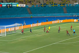 Hình quốc huy hiện nay được thay thế vào lá cờ từ năm 1981. Llorente Cá»©u Thua Tháº§n Ká»³ Cho Tay Ban Nha TrÆ°á»c Thá»¥y Ä'iá»n