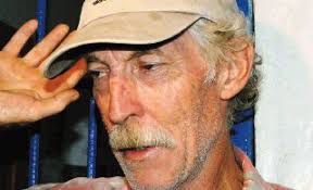 Asaltante usa a mujer adicta para ultimar a estadounidense