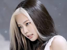 Jaes Senpai Adli Kullanicinin Kim Jennie Blackpink Panosundaki Pin Sac Koreli Kiz Kizlar