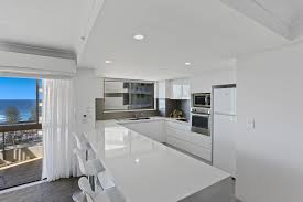 Burleigh heads holiday apartments & accommodation. 2 Bedroom Apartments Gemini Court Holiday Apartments