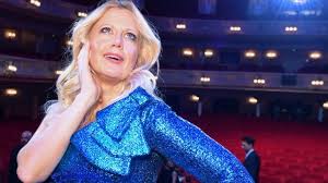 Auf instagram zeigt sich die moderatorin immer wieder mal in heißen. Barbara Schoneberger Dieses Oben Ohne Video Schockt Die Fans Der Moderatorin News De